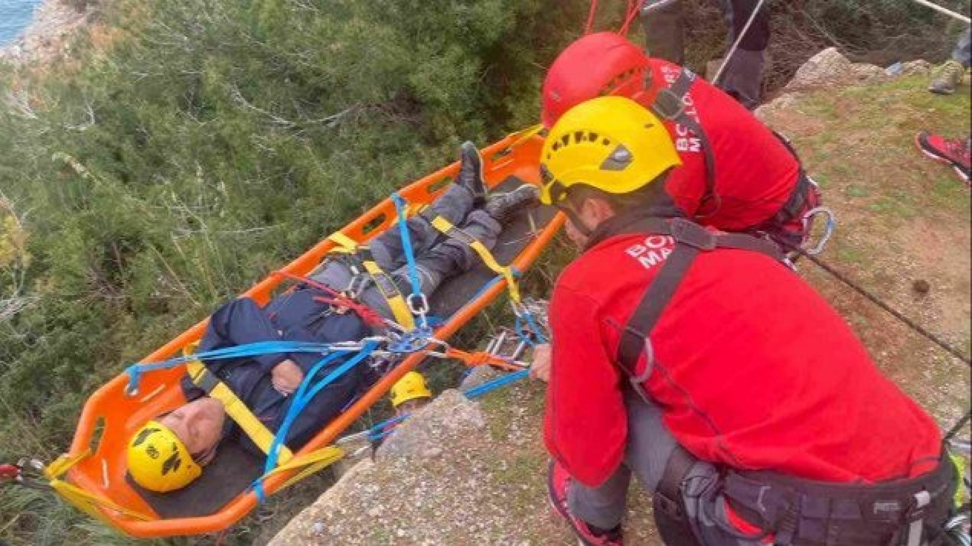 Escalaba una palestra sin medidas de seguridad y está internado grave en el Scaravelli